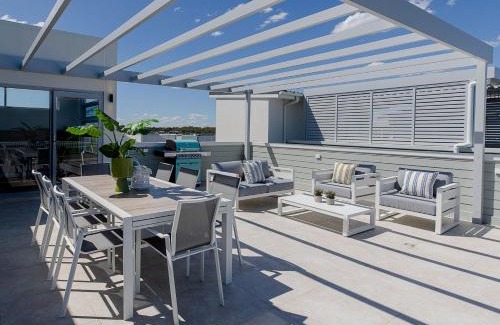Magenta Shores House | Luxe Waterfront Coastal Retreat