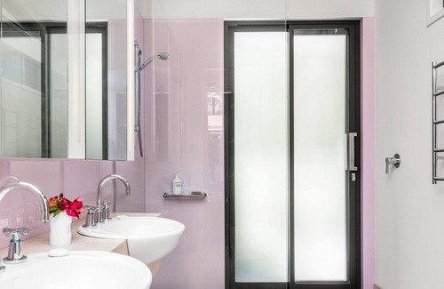 Possum Creek House | Luxico's The Paint Box - contemporary living