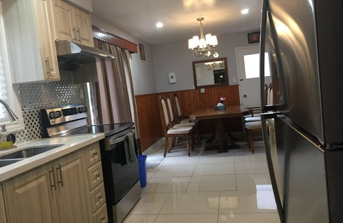 Agincourt North House | LUXMY VILLA larger groups luxury stay