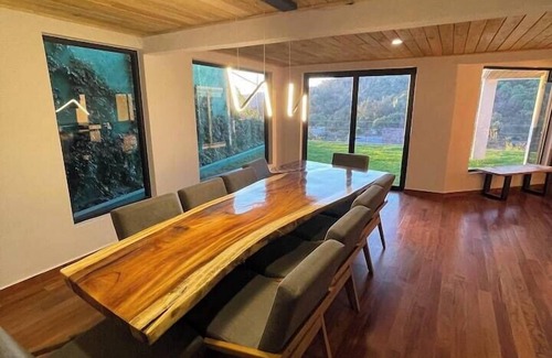 El Calvario House | LUXO Casa Valle de Bravo con jacuzzi y espectacular Vista al Lago