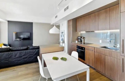 Downtown Montreal Condo | Luxuary and Cozy Condo (2 bed with complete 2 bath)