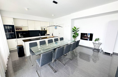 San Fulgencio Villa | Luxuary Villa with large outdoor area and swimming pool and children's play area
