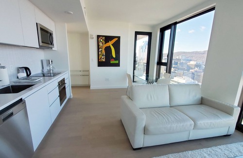 Quartier des Spectacles Apartment | Luxueux Condo Neuf Meublé & Équipé. Maestria au Coeur du Quartier des Spectacles