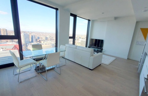 Quartier des Spectacles Apartment | Luxueux Condo Neuf Meublé & Équipé. Maestria au Coeur du Quartier des Spectacles