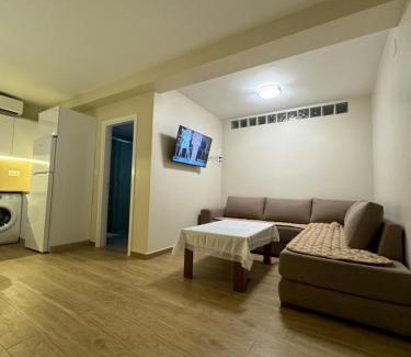 Bir El Djir Apartment | Luxueux T2 niveau bas dune maison indépendante à bir El djir