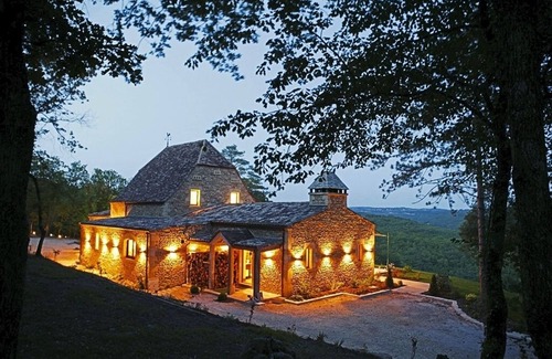 Les Eyzies House | Luxurious large cottage 5 Star/pool/far-reaching views in beautiful countryside