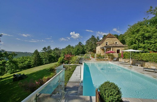 Les Eyzies House | Luxurious large cottage 5 Star/pool/far-reaching views in beautiful countryside