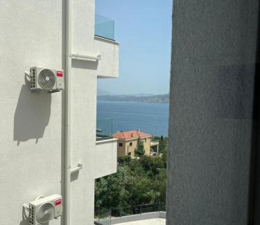 Denovici Apartment | luxuriöses Apartment mit Meerblick in der Bucht von Kotor