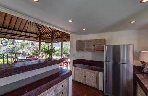Sunset Road Villa | Luxuriate in a Vast Tropical Garden in Seminyak
