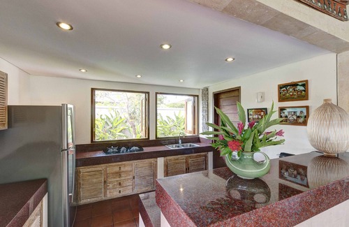 Sunset Road Villa | Luxuriate in a Vast Tropical Garden in Seminyak