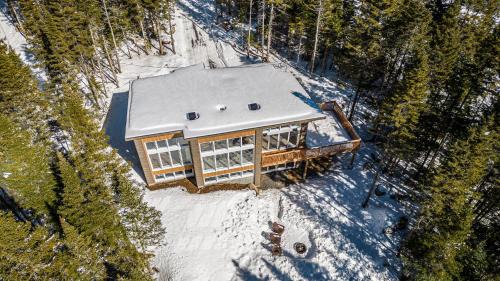 Lac-Swell Ski Chalet | Luxurious & Tranquil Nature Getaway ~ Scenic Views