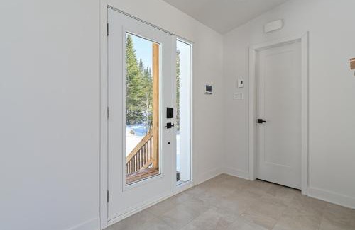 Lac-Swell Ski Chalet | Luxurious & Tranquil Nature Getaway ~ Scenic Views