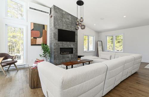 Lac-Swell Ski Chalet | Luxurious & Tranquil Nature Getaway ~ Scenic Views
