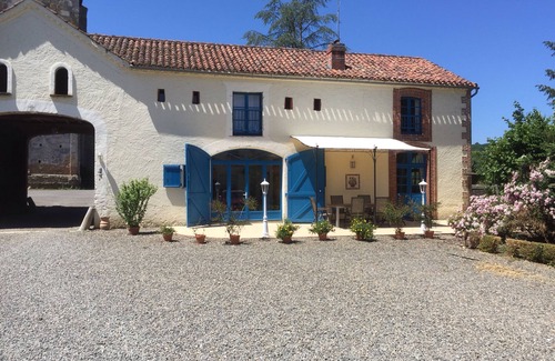 Castelnau-Riviere-Basse Cottage | Luxurious, charming detached 4 star tourisme gite with swimming pool& jacuzzi