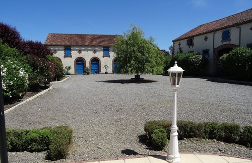 Castelnau-Riviere-Basse Cottage | Luxurious, charming detached 4 star tourisme gite with swimming pool& jacuzzi