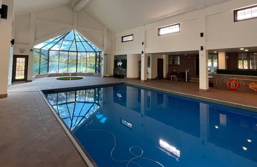 Whitchurch-Stouffville Villa | Luxurious 10 bedroom Villa w/ Indoor Pool & Hot Tub in Stouffville