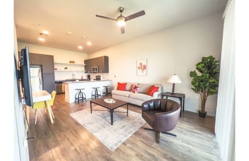 Pflugerville Apartment | Luxurious 1:1 Suite, Pool, Billiards; 17min Domain