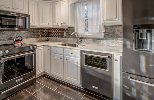 Franconia House | Luxurious 1 BR with private Bathroom in a house