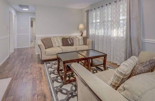 Franconia House | Luxurious 1 BR with private Bathroom in a house