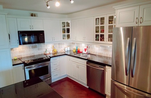 Lakeview Condo | Luxurious, 1200 square foot, two bedroom condo