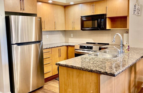 Markham Condo | Luxurious 1BDR Condo