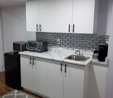 Brampton Apartment | Luxurious 1BR - 1BA Apt Modern Bright with free parking-pc