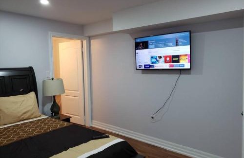 Brampton Apartment | Luxurious 1BR - 1BA Apt Modern Bright with free parking-pc