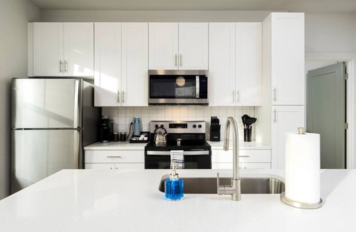 Pflugerville Apartment | Luxurious 1BR Gem – Steps from the Action
