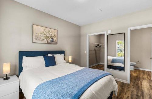 Melbourne Apartment | Luxurious 2/2 Condo with Pool, Gym and Laundry