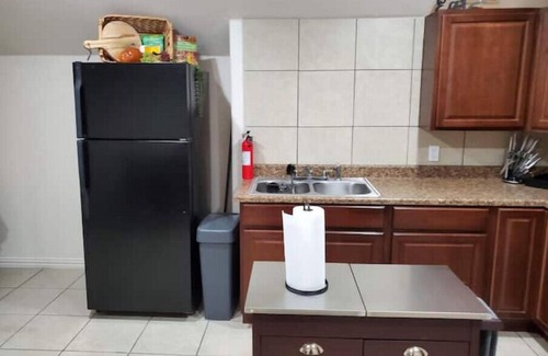 Pearland Apartment | Luxurious 2 Bdrm Garage Apartment - Convenient 2 Downtown Houston