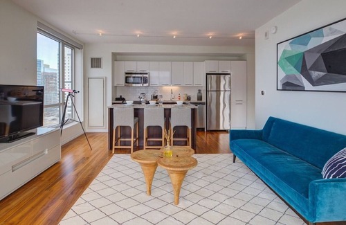 Lynn Apartment | Luxurious 2 bed /2bath with a Beach View