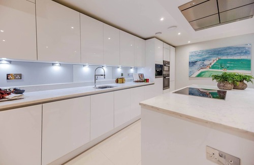 Hammersmith and Fulham Apartment | Luxurious 2 Bed Apt -Near Stamford Bridge Stadium