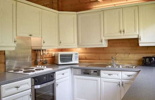 Kenwick Cabin | Luxurious 2 Bed Log Cabin Scandinavian Lodge in Louth Lincolnshire (2B Sleeps 6)