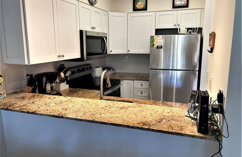 Central Naples Condo | Luxurious 2-bedroom apartment with1st class tennis - near beach and Naples shops