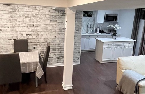 Richmond Hill Apartment | Luxurious 2 Bedroom Basement Apartment
