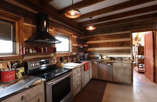 Cortez Cabin | Luxurious 2-bedroom cabin @ Canyon of the Ancients Guest Ranch in McElmo Canyon