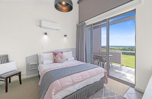 Kronkup Apartment | Luxurious 2-Bedroom Spa Apartment with Ocean Views
