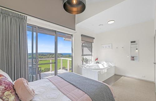 Kronkup Apartment | Luxurious 2-Bedroom Spa Apartment with Ocean Views