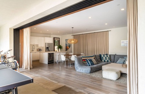 Gas Lamp Section House | Luxurious 2bd Manhattan Beach walk st guest apartment in the sand section
