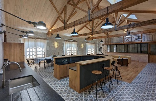 Gondeville Apartment | Luxurious 2BR Apt with Gourmet Kitchen & Private Baths, Central Location, Dec-Feb Truffle Tasting