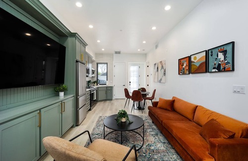 Land Park House | Luxurious 2BR Condo in DT Sac w/In-Unit Laundry