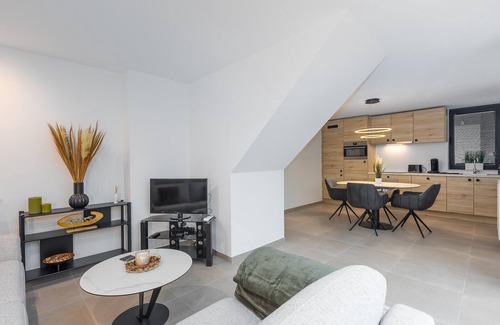 Westende House | Luxurious 3-Bedroom Villa