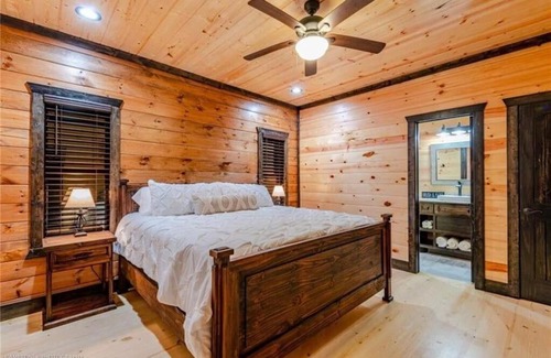 Hochatown House | Luxurious 3 Bedroom / 3 EnSuite Baths w/Complete Privacy. Close to Everything.