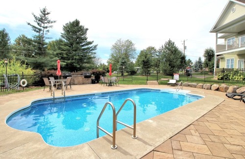 Bromont Condo | Luxurious 3 bedroom condo. 2 minutes from beautiful Mont Bromont. CITQ#248275