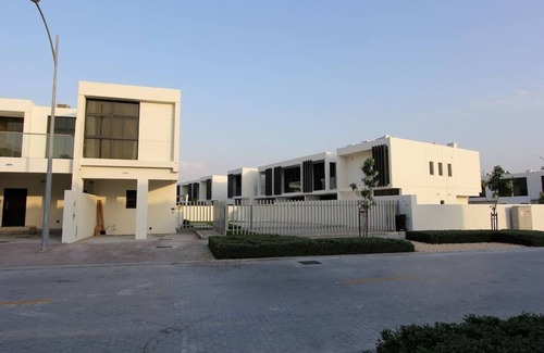 Dubai Villa | Luxurious 3 Bedrooms with Maid room Villa