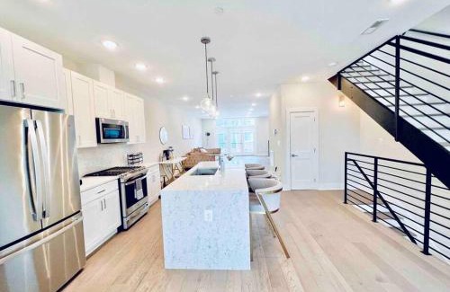 Trinidad House | Luxurious 3BDR Penthouse with Private Rooftop Capitol and Monument Views Near Popular H Street Corridor Free Parking and Cancellation