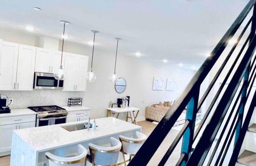 Trinidad House | Luxurious 3BDR Penthouse with Private Rooftop Capitol and Monument Views Near Popular H Street Corridor Free Parking and Cancellation