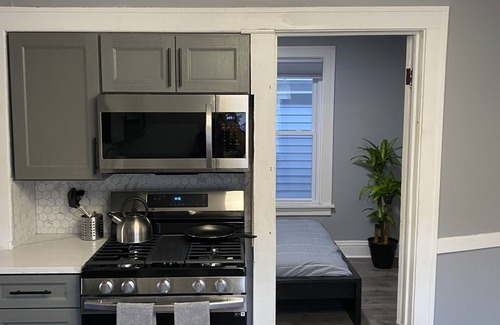 Brighton Park Apartment | Luxurious 3Br with parking on premises 🌔
