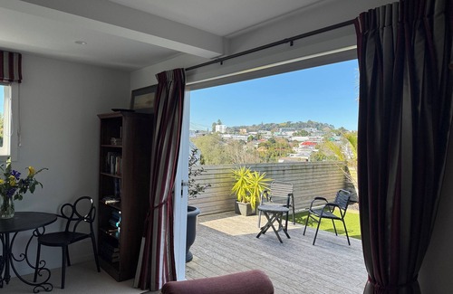 Kingsland House | Luxurious 4 Bed Grey Lynn House - SPECIAL 30% DEAL SEPTEMBER Central Auckland.
