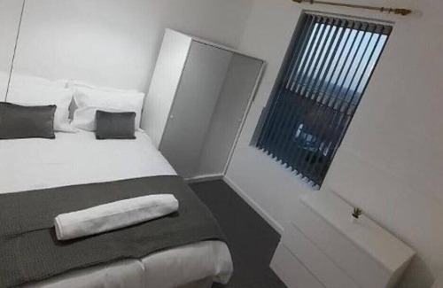 Sheffield Apartment | Luxurious 4 Bedrooms House for Contractors and Holiday With Free Wifi